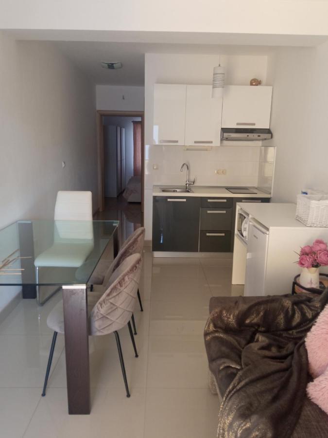 Apartments Tomic Vodice Eksteriør bilde