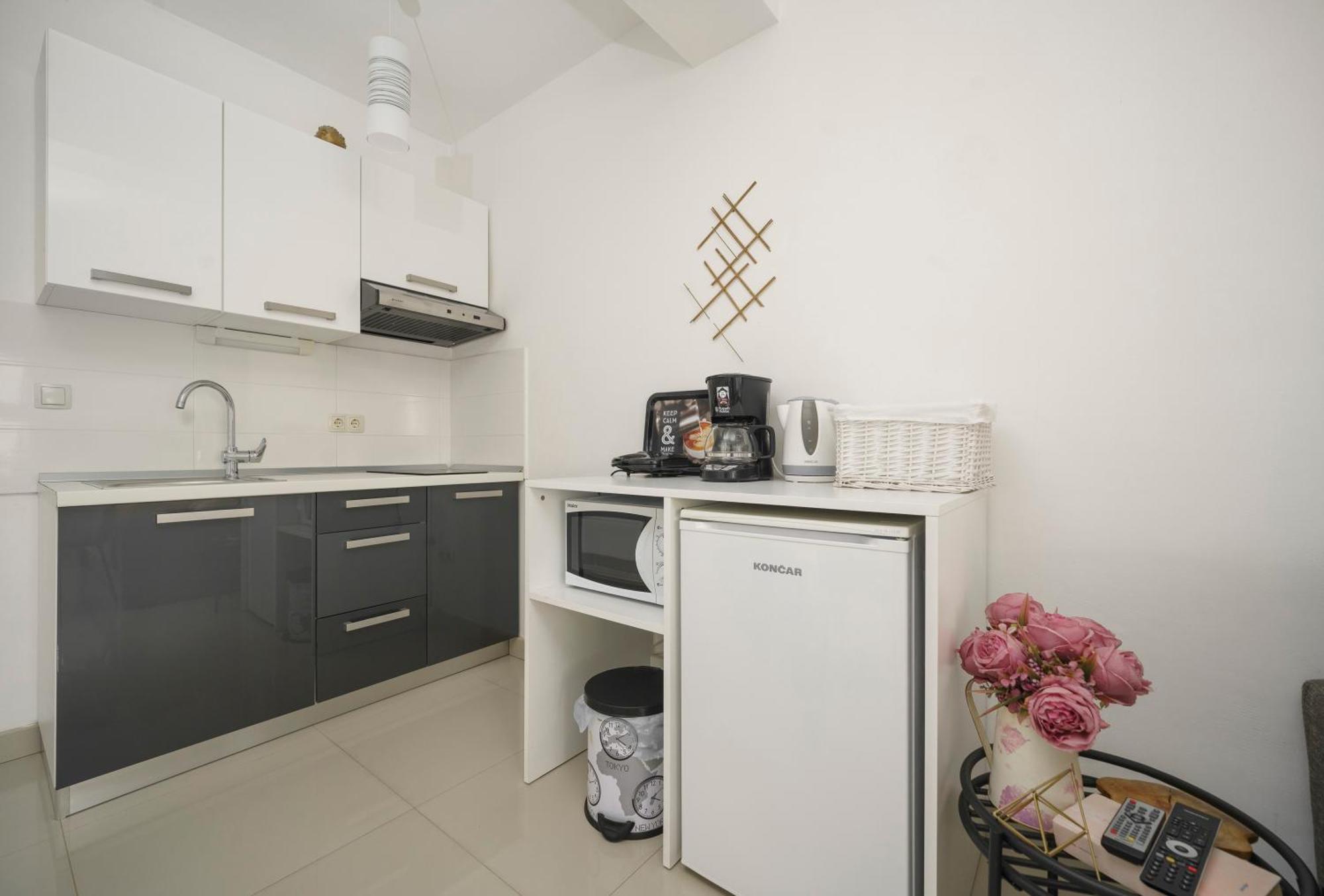 Apartments Tomic Vodice Eksteriør bilde